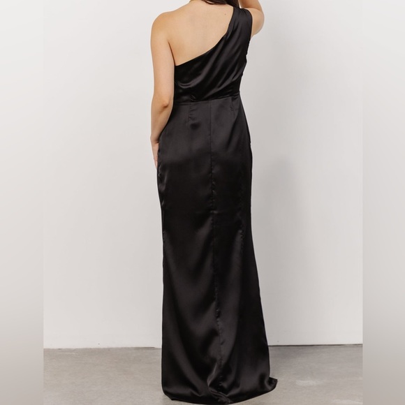 (Black)Morgan One Shoulder Gown - Picture 3 of 14